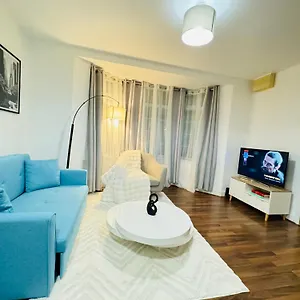 Cozy With Free Parking Apartment