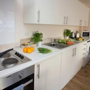 Stayzo Castle Point 6 - Premier , Southampton United Kingdom